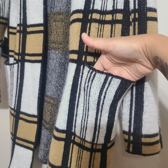 Abstract Pattern Cardigan - Picture 2 of 3